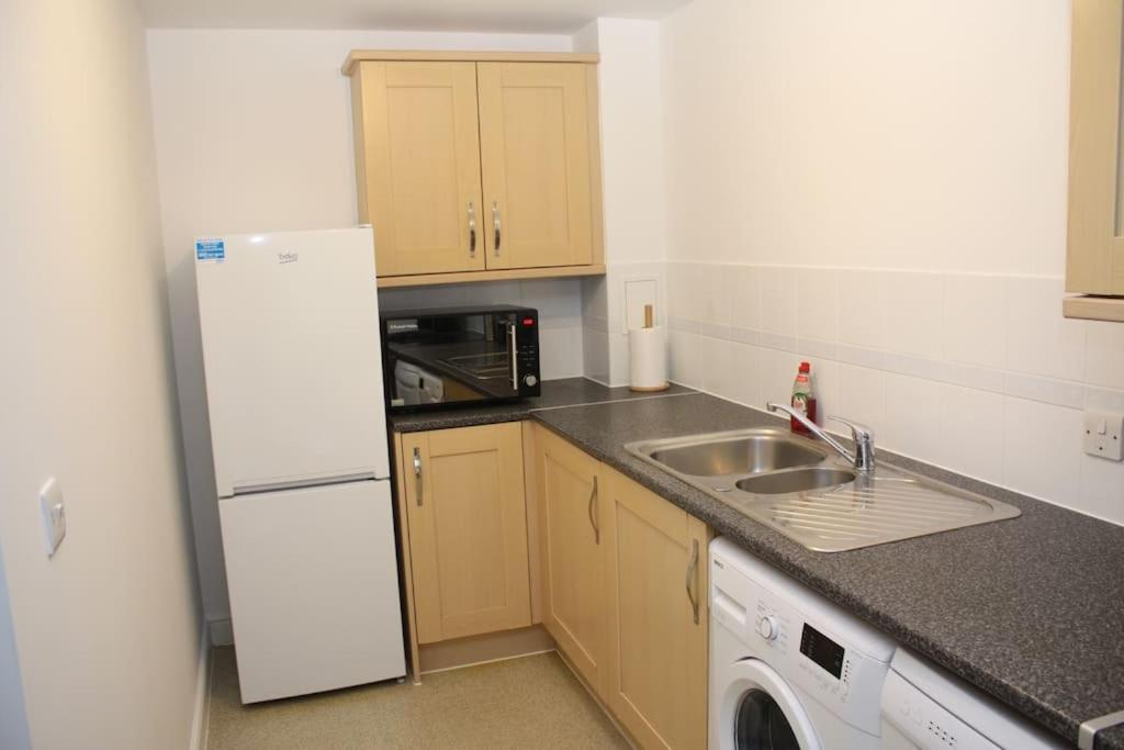 2 Bed 2 Bath Apartment & Parking - Lgw 10Min Drive Crawley  Exterior foto